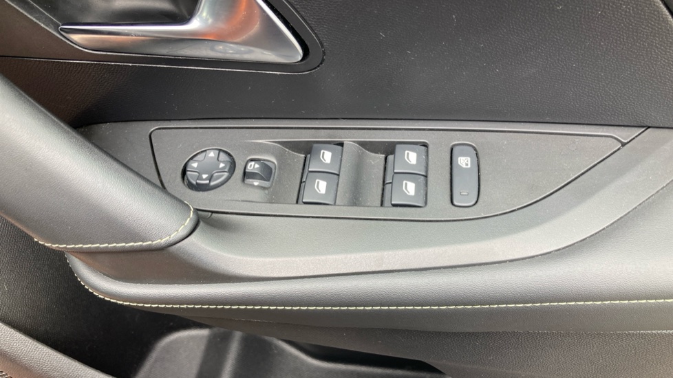 Peugeot 2008 1.2 PureTech 130 GT Line 5dr Petrol Estate - Image 35