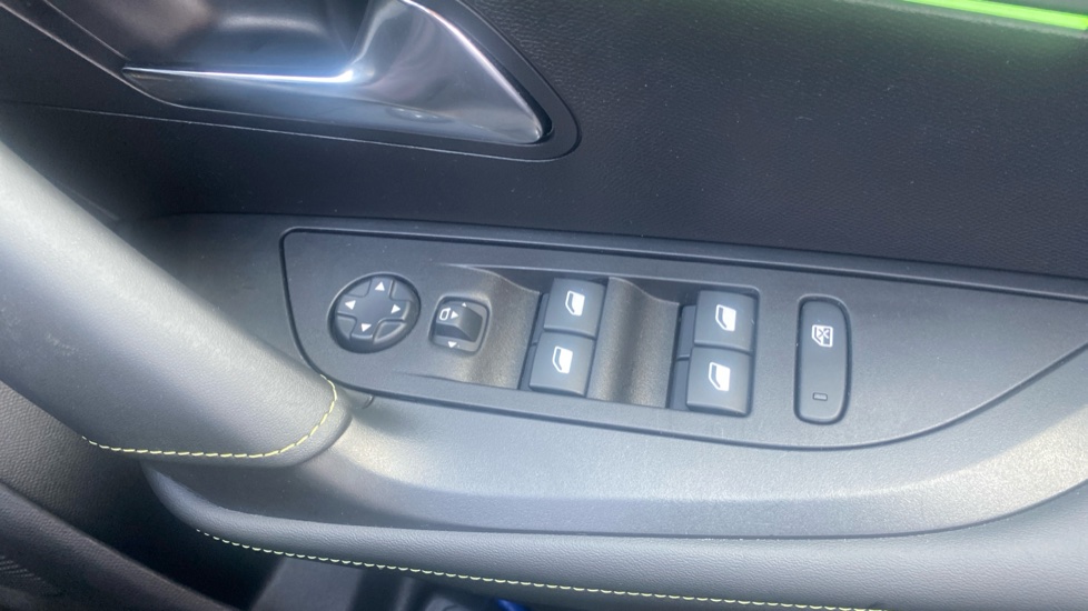 Peugeot 2008 100kW GT 50kWh 5dr Auto Electric Estate - Image 21