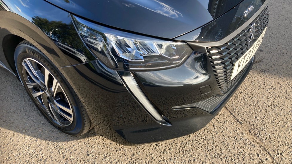 Peugeot 208 1.2 PureTech 100 Allure Premium + 5dr Petrol Hatchback - Image 23