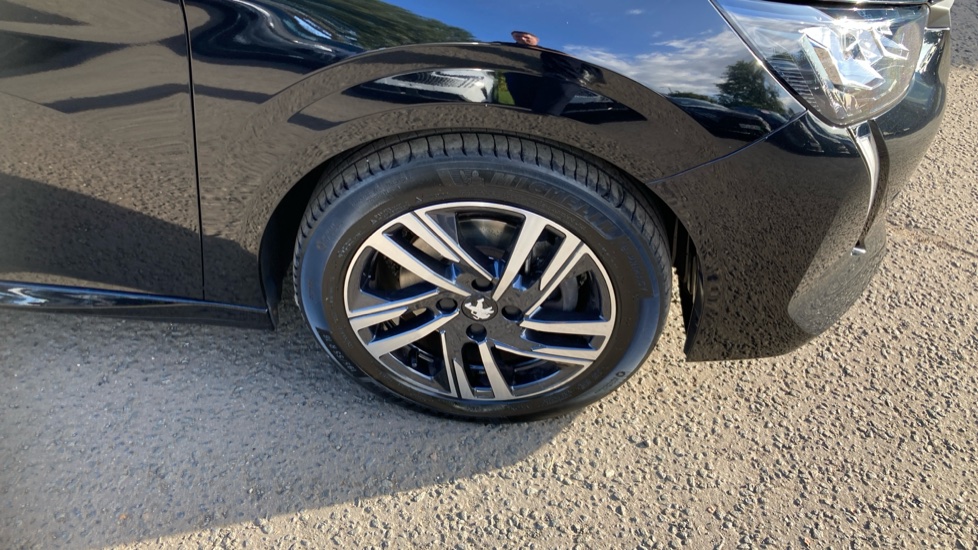 Peugeot 208 1.2 PureTech 100 Allure Premium + 5dr Petrol Hatchback - Image 24