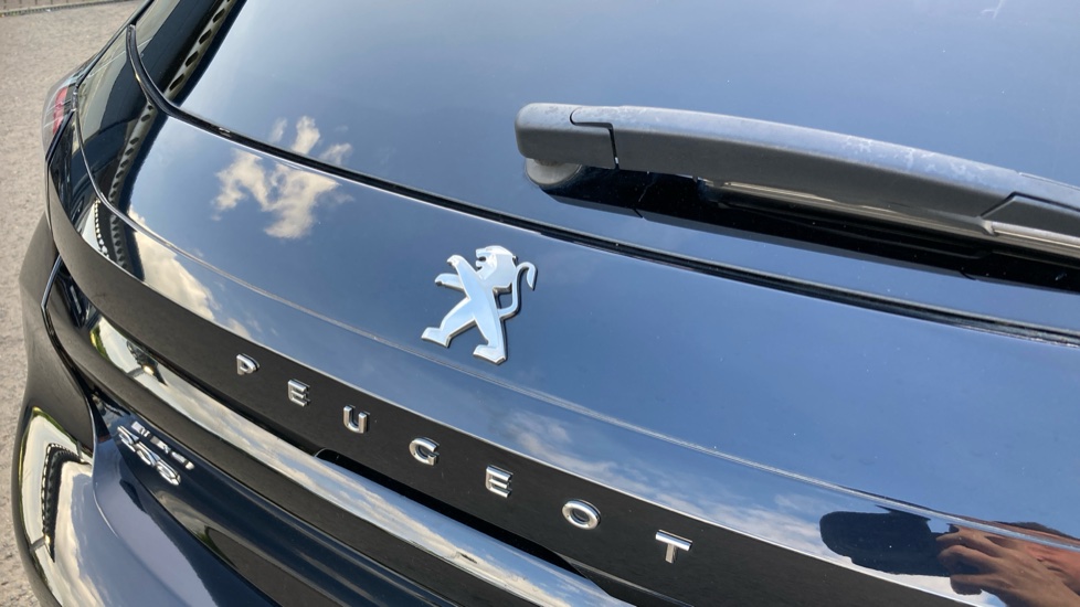 Peugeot 208 1.2 PureTech 100 Allure Premium + 5dr Petrol Hatchback - Image 28