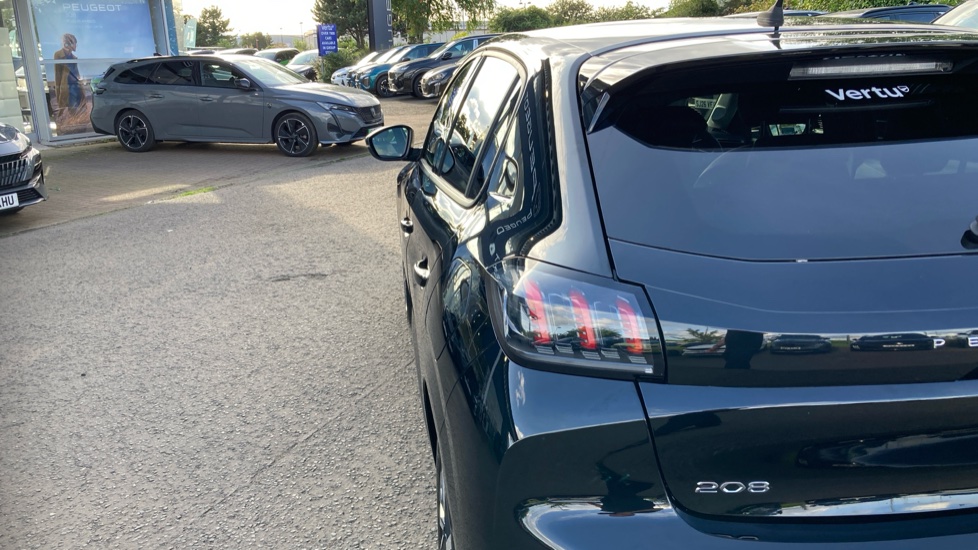 Peugeot 208 1.2 PureTech 100 Allure Premium + 5dr Petrol Hatchback - Image 31