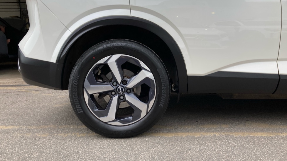 Nissan Qashqai 1.3 DiG-T MH 158 N-Connecta 5dr Xtronic Petrol Hatchback - Image 7