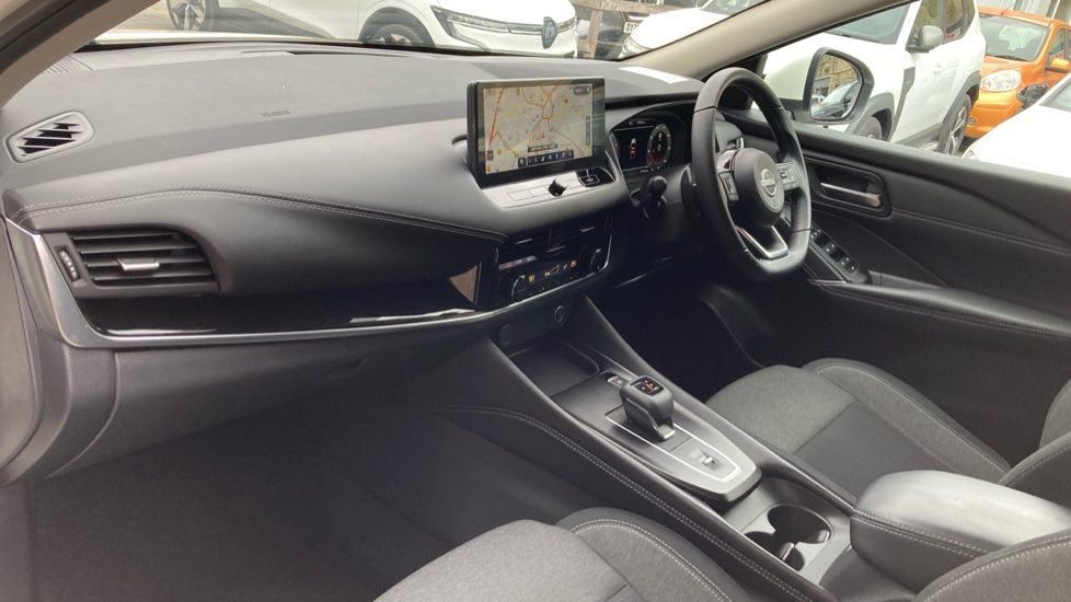 Nissan Qashqai 1.3 DiG-T MH 158 N-Connecta 5dr Xtronic Petrol Hatchback - Image 9