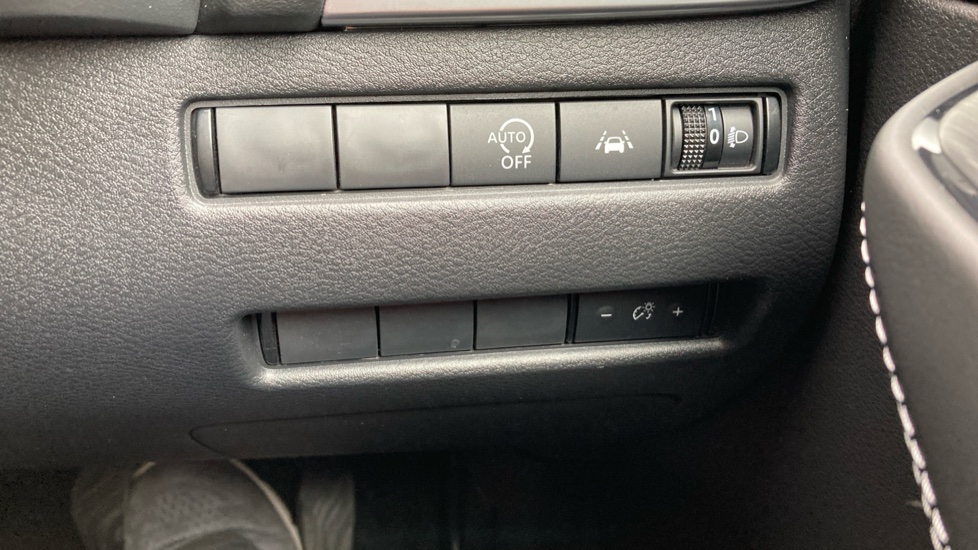 Nissan Qashqai 1.3 DiG-T MH 158 N-Connecta 5dr Xtronic Petrol Hatchback - Image 31