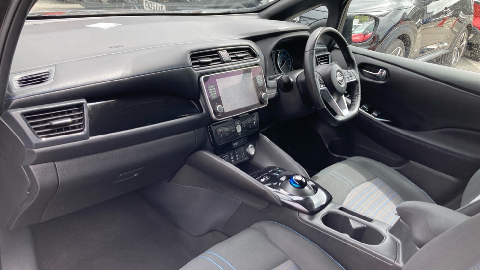 Nissan LEAF 110kW N-Connecta 39kWh 5dr Auto Electric Hatchback - Image 9