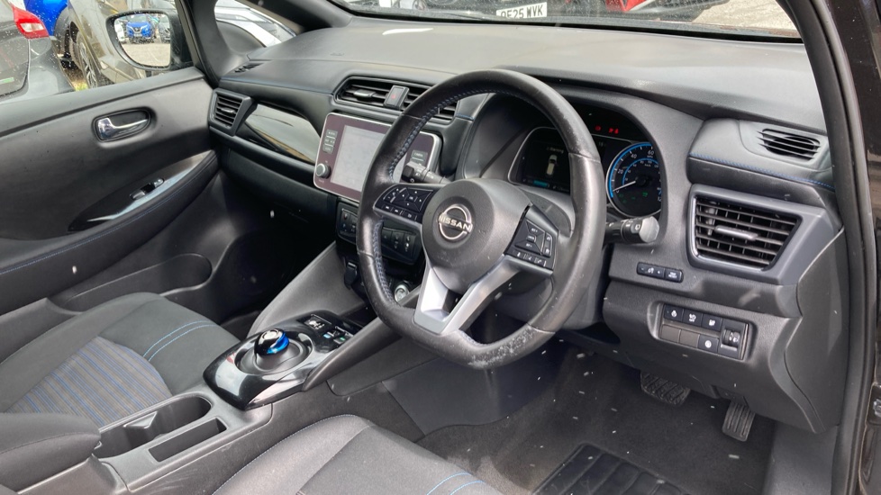 Nissan LEAF 110kW N-Connecta 39kWh 5dr Auto Electric Hatchback - Image 11