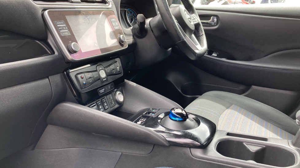 Nissan LEAF 110kW N-Connecta 39kWh 5dr Auto Electric Hatchback - Image 13