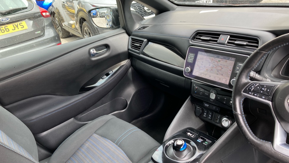 Nissan LEAF 110kW N-Connecta 39kWh 5dr Auto Electric Hatchback - Image 14