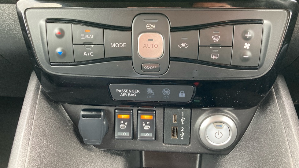 Nissan LEAF 110kW N-Connecta 39kWh 5dr Auto Electric Hatchback - Image 25