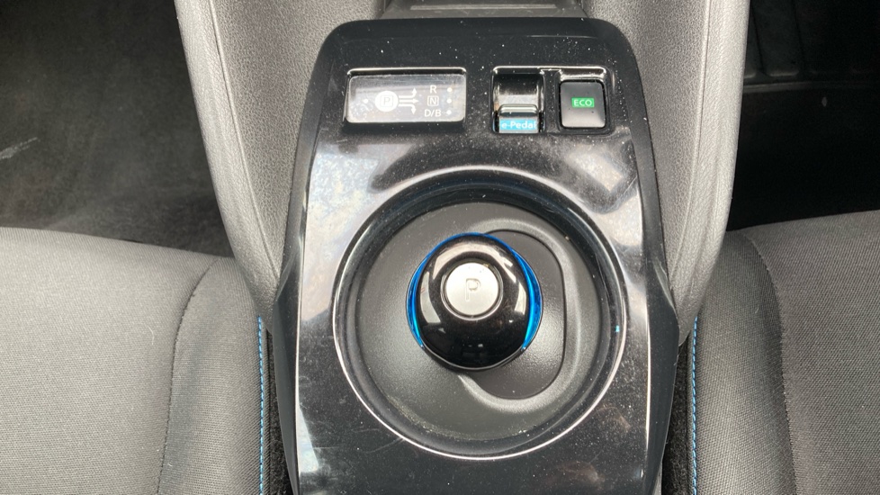 Nissan LEAF 110kW N-Connecta 39kWh 5dr Auto Electric Hatchback - Image 26