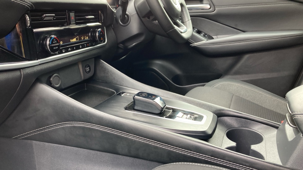Nissan Qashqai 1.5 E-Power N-Connecta 5dr Auto Hybrid Hatchback - Image 13