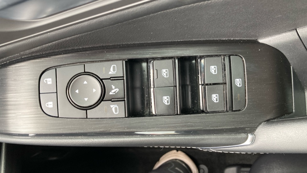 Nissan Qashqai 1.5 E-Power N-Connecta 5dr Auto Hybrid Hatchback - Image 32
