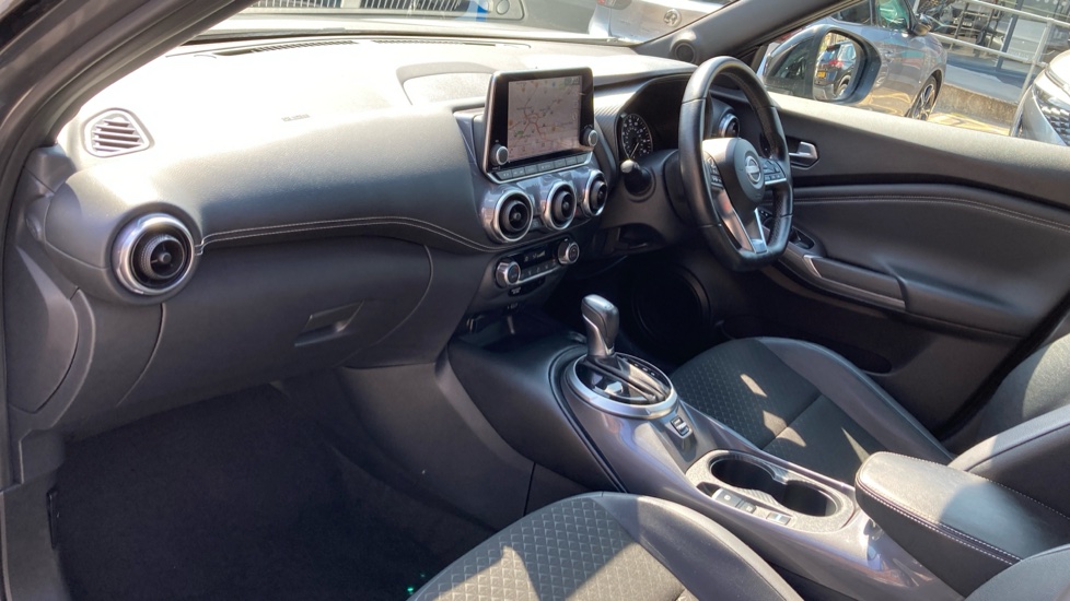 Nissan Juke 1.6 Hybrid N-Connecta 5dr Auto Hybrid Hatchback - Image 9
