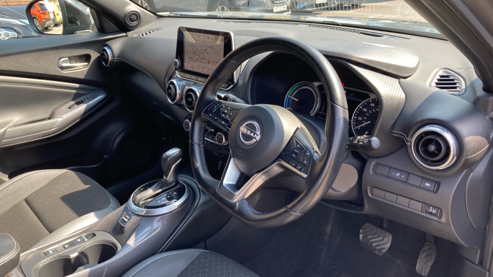 Nissan Juke 1.6 Hybrid N-Connecta 5dr Auto Hybrid Hatchback - Image 11