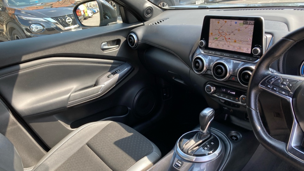 Nissan Juke 1.6 Hybrid N-Connecta 5dr Auto Hybrid Hatchback - Image 14