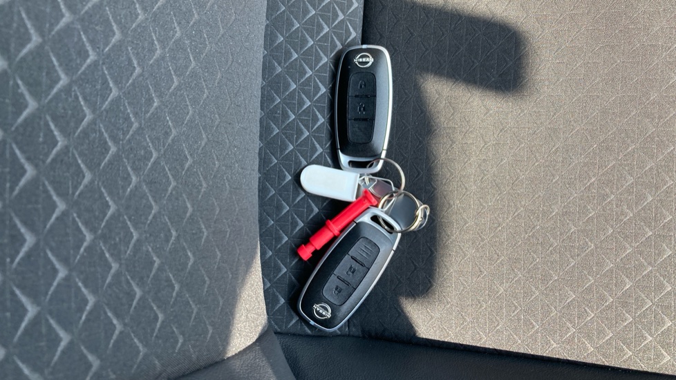 Nissan Juke 1.6 Hybrid N-Connecta 5dr Auto Hybrid Hatchback - Image 20
