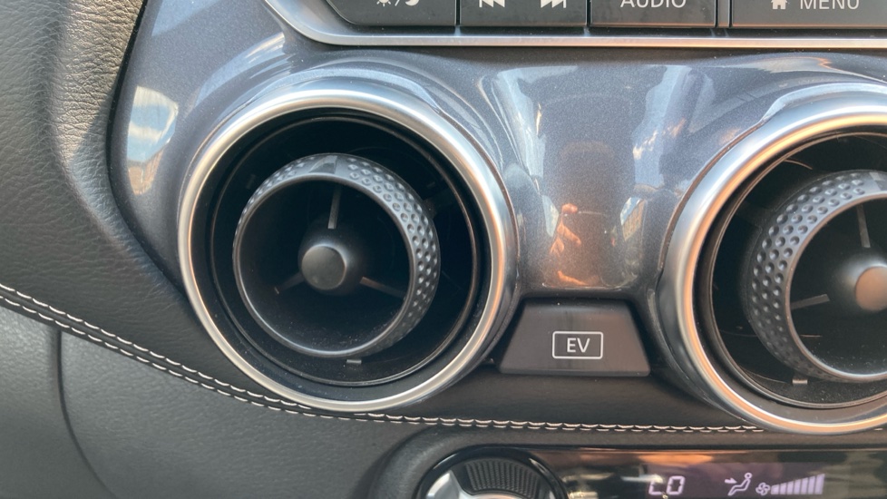 Nissan Juke 1.6 Hybrid N-Connecta 5dr Auto Hybrid Hatchback - Image 22
