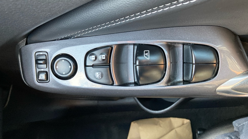 Nissan Juke 1.6 Hybrid N-Connecta 5dr Auto Hybrid Hatchback - Image 30