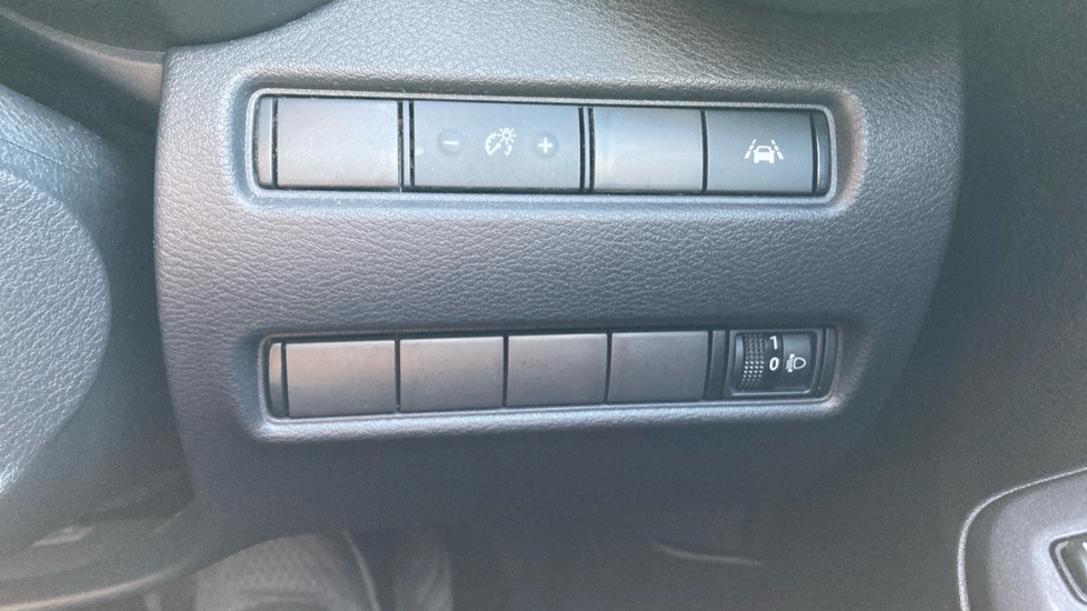 Nissan Juke 1.6 Hybrid N-Connecta 5dr Auto Hybrid Hatchback - Image 31