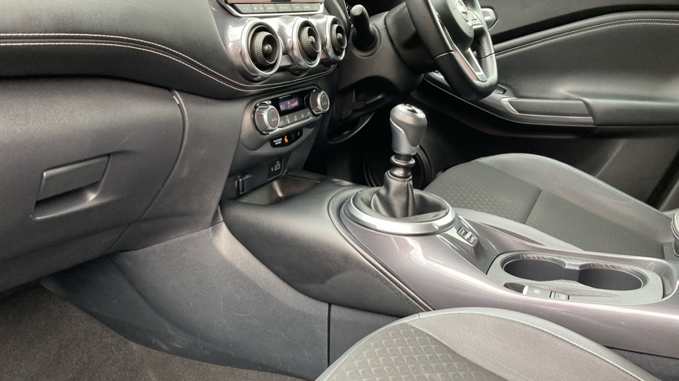Nissan Juke 1.0 DiG-T 114 N-Connecta 5dr Petrol Hatchback - Image 13