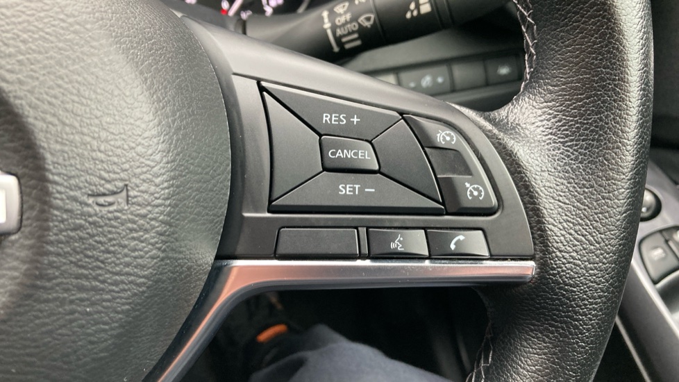Nissan Juke 1.0 DiG-T 114 N-Connecta 5dr Petrol Hatchback - Image 29