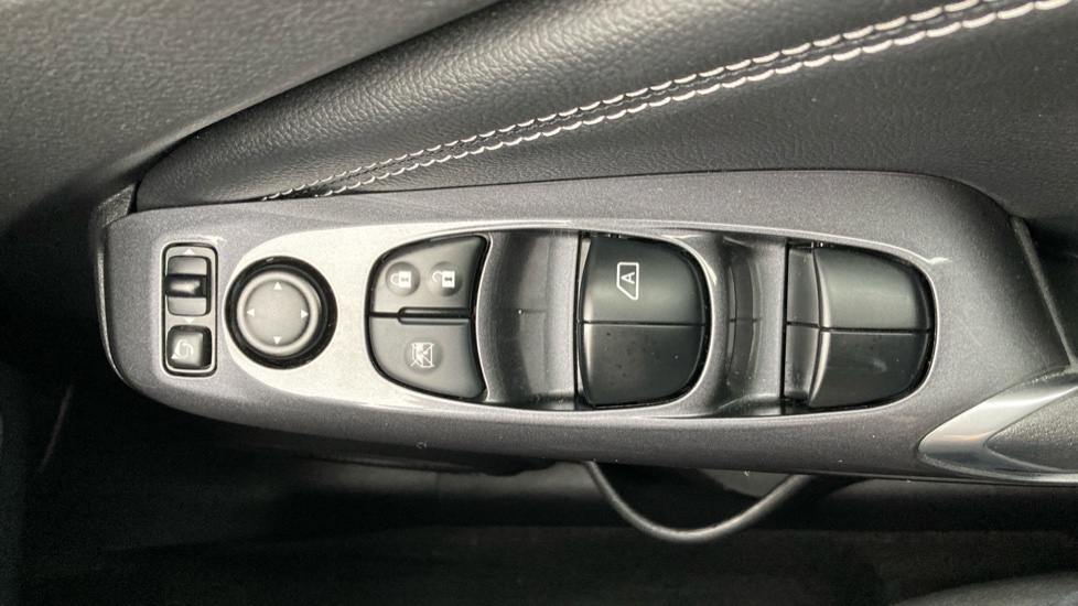 Nissan Juke 1.0 DiG-T 114 N-Connecta 5dr Petrol Hatchback - Image 30