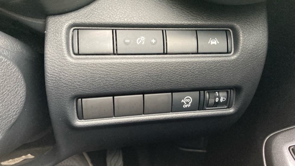 Nissan Juke 1.0 DiG-T 114 N-Connecta 5dr Petrol Hatchback - Image 31