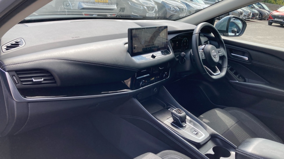 Nissan Qashqai 1.3 DiG-T MH 158 N-Connecta 5dr Xtronic Petrol Hatchback - Image 9