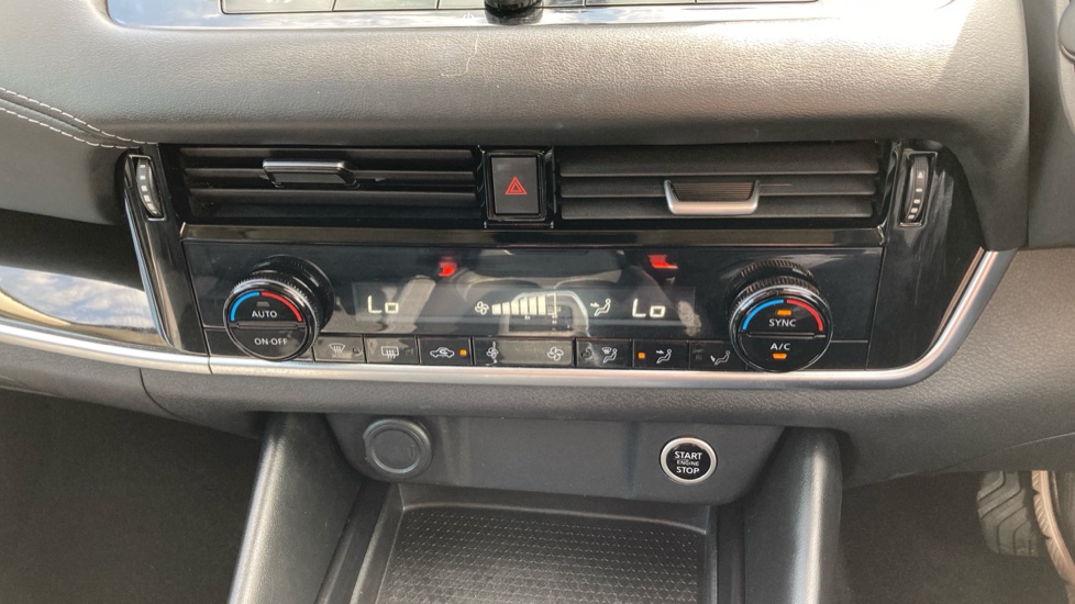 Nissan Qashqai 1.3 DiG-T MH 158 N-Connecta 5dr Xtronic Petrol Hatchback - Image 25