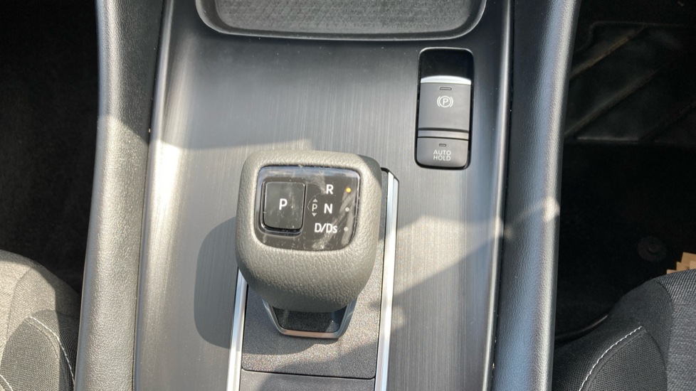 Nissan Qashqai 1.3 DiG-T MH 158 N-Connecta 5dr Xtronic Petrol Hatchback - Image 26