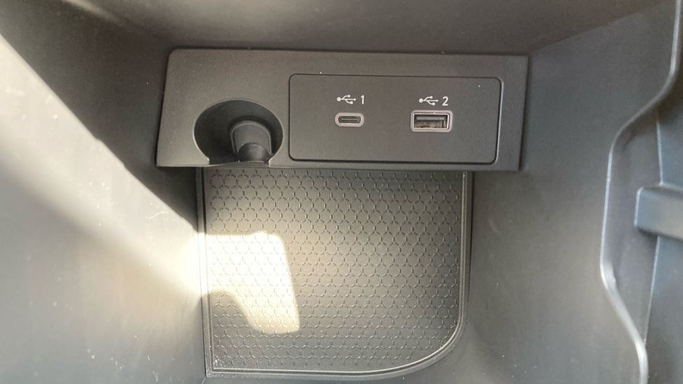 Nissan Qashqai 1.3 DiG-T MH 158 N-Connecta 5dr Xtronic Petrol Hatchback - Image 29