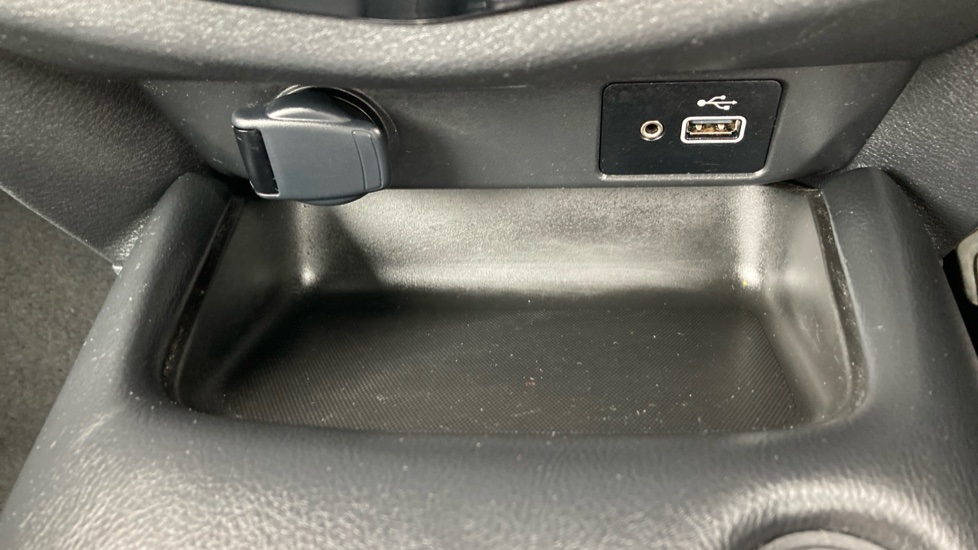 Nissan Juke 1.0 DiG-T 114 Tekna 5dr Petrol Hatchback - Image 25