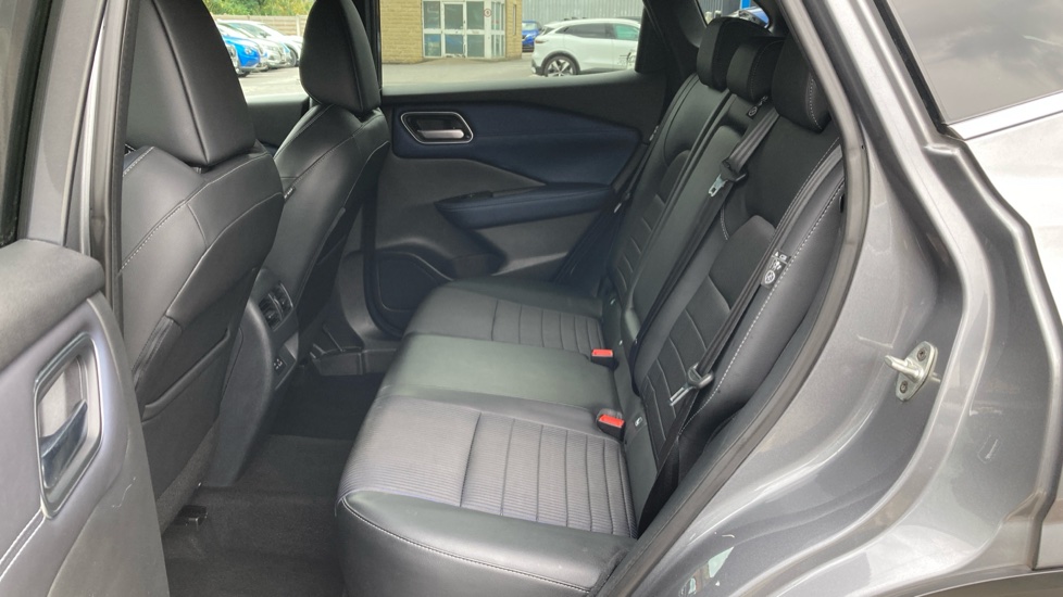 Nissan Qashqai 1.3 DiG-T MH 158 Tekna 5dr Xtronic Petrol Hatchback - Image 16
