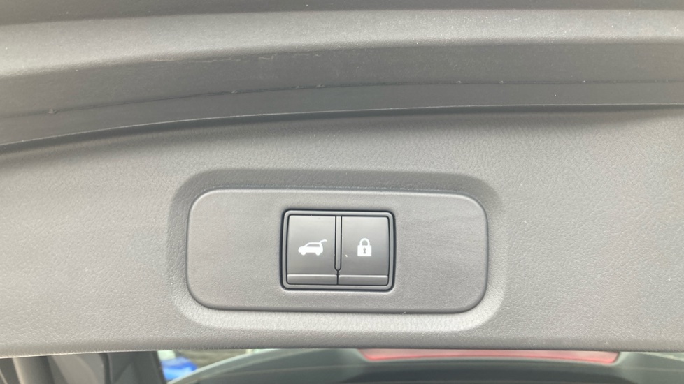 Nissan Qashqai 1.3 DiG-T MH 158 Tekna 5dr Xtronic Petrol Hatchback - Image 24