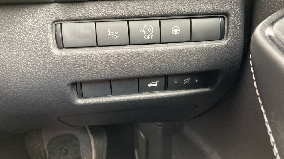 Nissan Qashqai 1.3 DiG-T MH 158 Tekna 5dr Xtronic Petrol Hatchback - Image 33