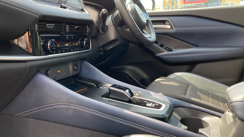 Nissan Qashqai 1.5 E-Power Tekna 5dr Auto Hybrid Hatchback - Image 13