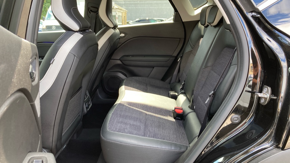 Renault Captur 1.6 E-Tech full hybrid 145 Techno 5dr Auto Hybrid Hatchback - Image 16