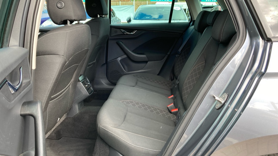 Skoda Kamiq 1.0 TSI 110 SE Drive 5dr DSG Petrol Hatchback - Image 16