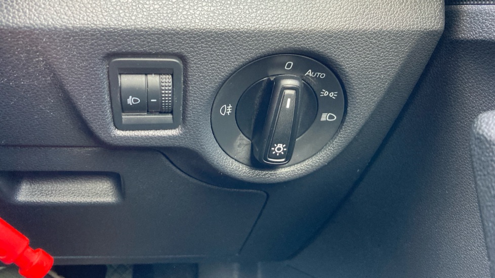 Skoda Kamiq 1.0 TSI 110 SE Drive 5dr DSG Petrol Hatchback - Image 28