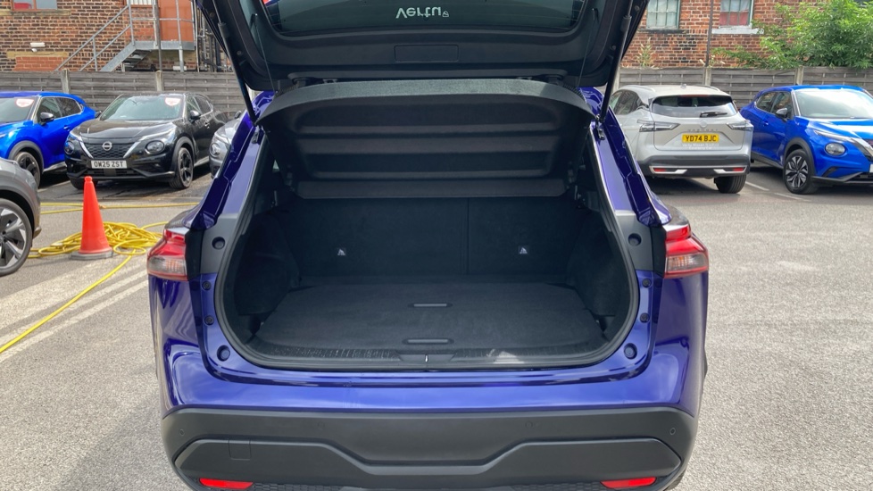 Nissan Qashqai 1.3 DiG-T MH 158 Acenta Premium 5dr Xtronic Petrol Hatchback - Image 4