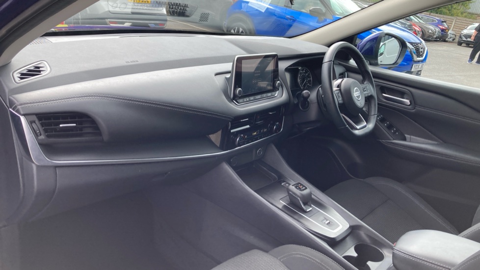 Nissan Qashqai 1.3 DiG-T MH 158 Acenta Premium 5dr Xtronic Petrol Hatchback - Image 9