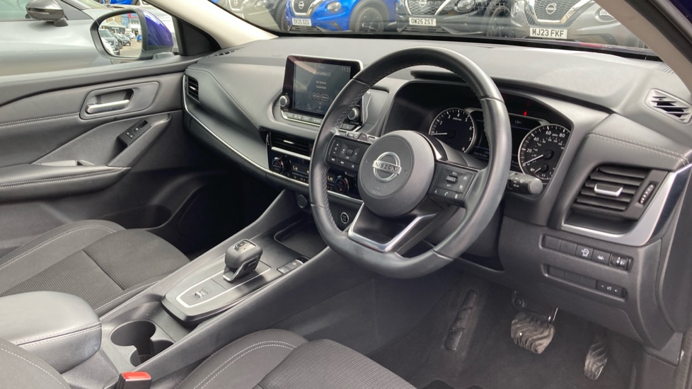 Nissan Qashqai 1.3 DiG-T MH 158 Acenta Premium 5dr Xtronic Petrol Hatchback - Image 11