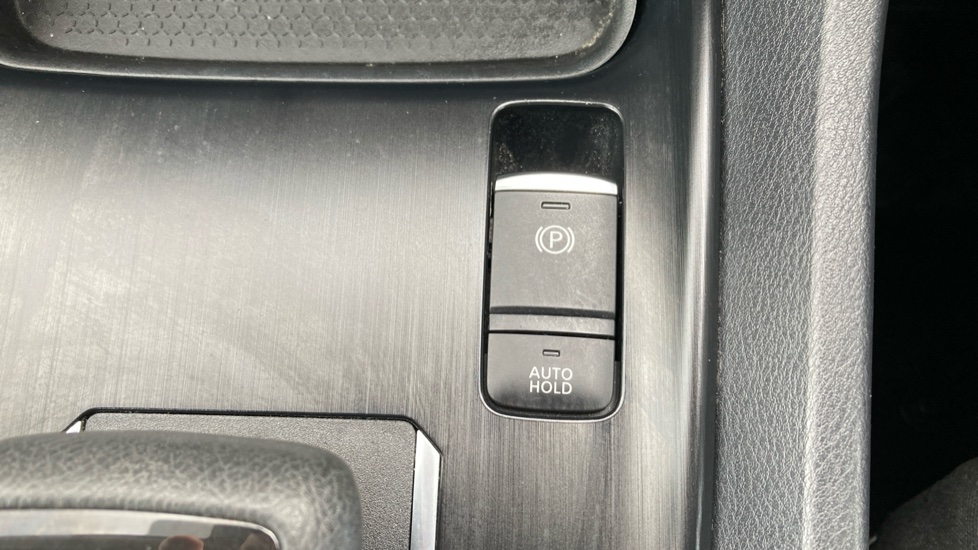 Nissan Qashqai 1.3 DiG-T MH 158 Acenta Premium 5dr Xtronic Petrol Hatchback - Image 24