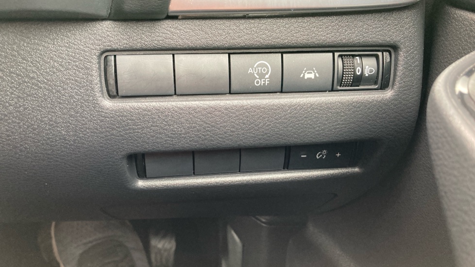 Nissan Qashqai 1.3 DiG-T MH 158 Acenta Premium 5dr Xtronic Petrol Hatchback - Image 31