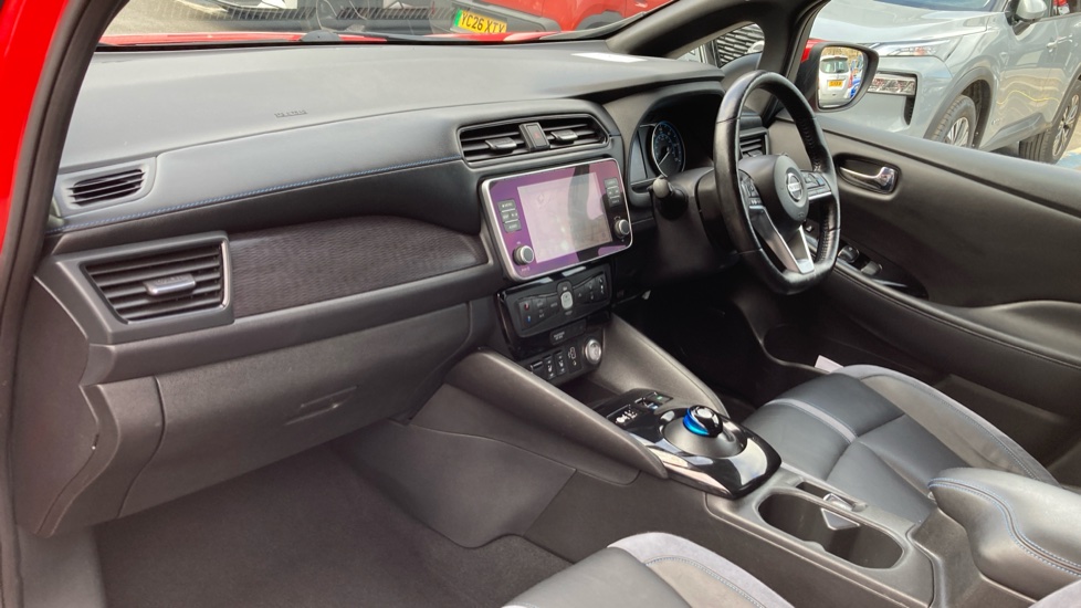 Nissan LEAF 110kW Tekna 40kWh 5dr Auto Electric Hatchback - Image 9