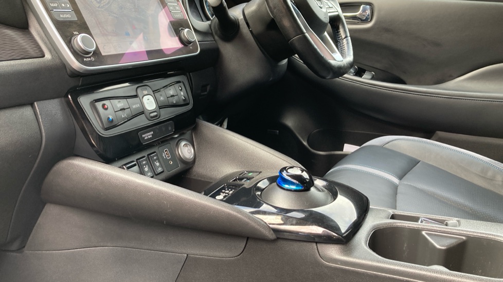 Nissan LEAF 110kW Tekna 40kWh 5dr Auto Electric Hatchback - Image 13
