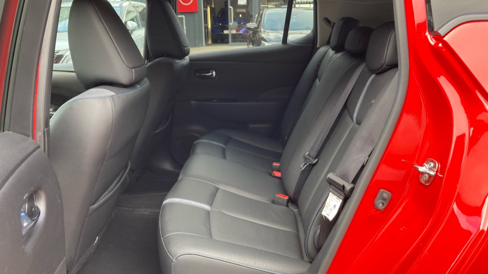 Nissan LEAF 110kW Tekna 40kWh 5dr Auto Electric Hatchback - Image 16