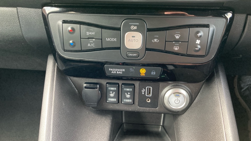 Nissan LEAF 110kW Tekna 40kWh 5dr Auto Electric Hatchback - Image 23