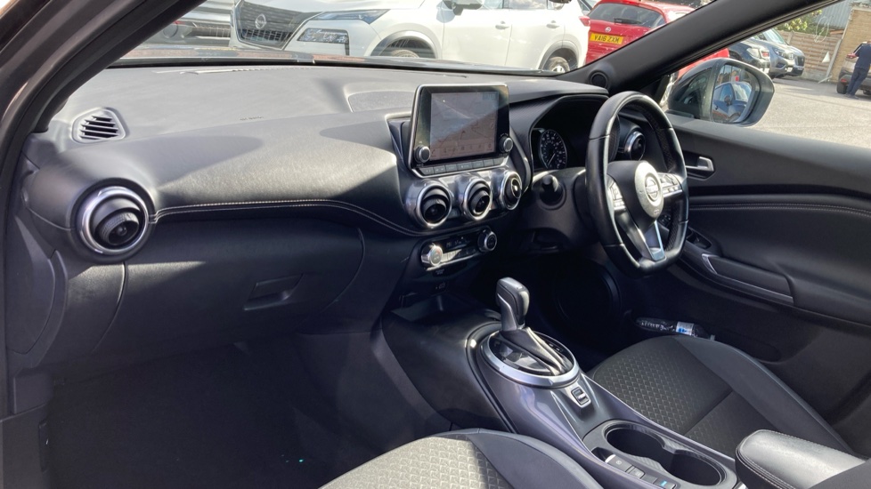 Nissan Juke 1.6 Hybrid N-Connecta 5dr Auto Hybrid Hatchback - Image 9